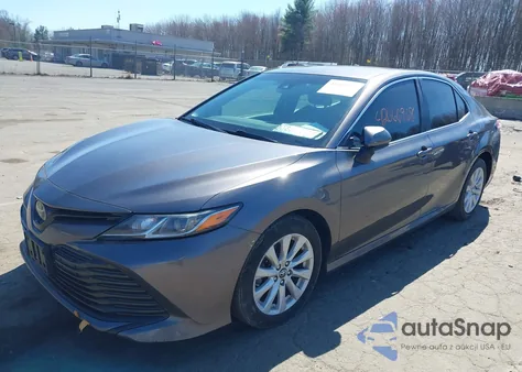 2019 Toyota Camry Le z USA, uszkodzony, nr VIN 4T1B11HK9KU245615